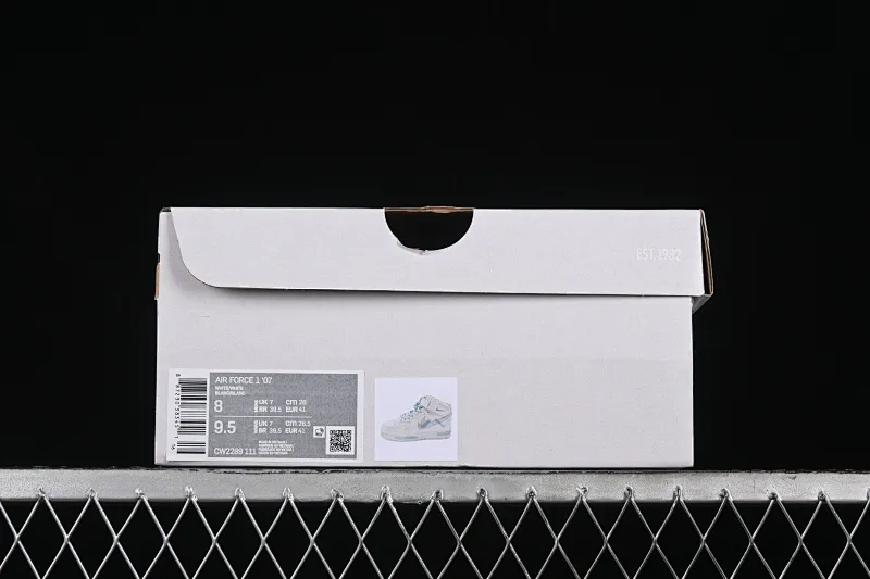 All categories Nk Air Force 1 Air Force series Nk Air Force 1 Mid Air Force mid-top Nk Air Force 1'07 Mid sky blue Hand-painted fracture Three hook shadow Air Force 1 strap mid-top casual sneakers CW2289-111